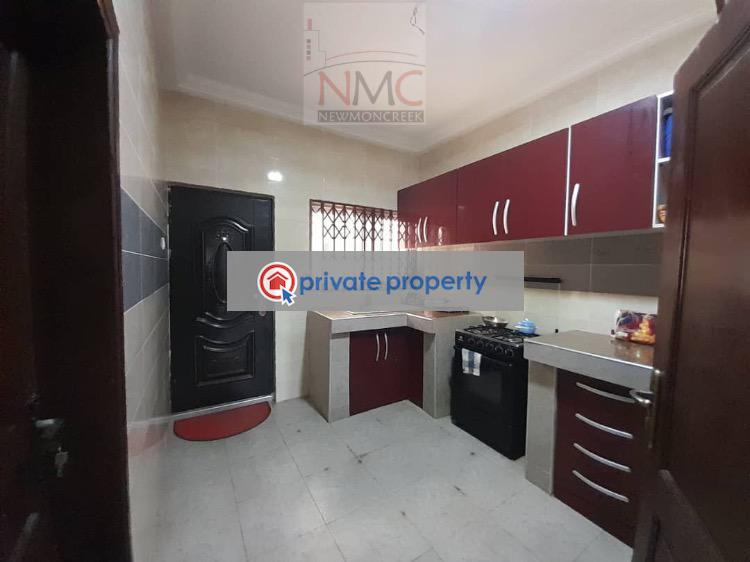 7 bedroom Detached Duplex For Sale &nbsp;nsawam Town Near The Juice Factory Accra Metropolitan  - 4
