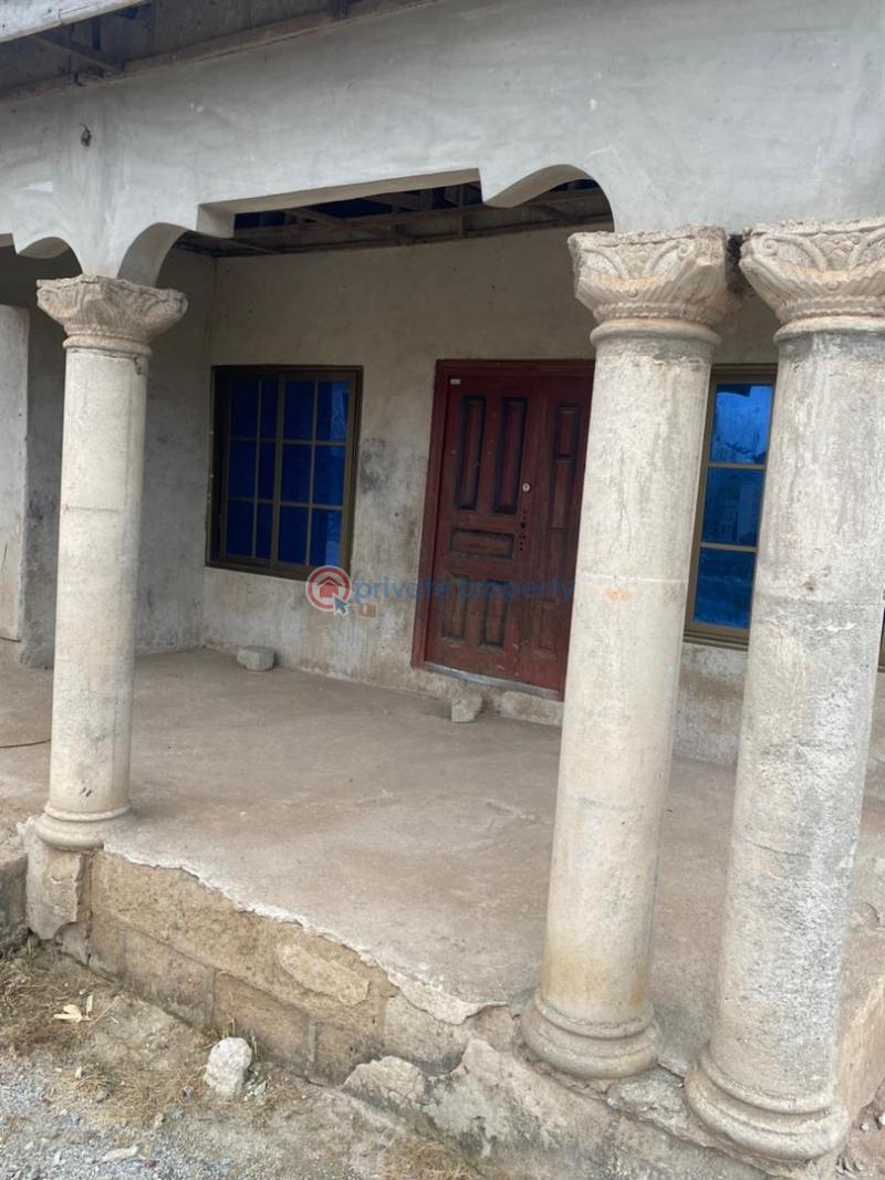 6 bedroom Block of Flats For Sale Neighbourhood Neat Mampongteng. Kwabre Ashanti - 1