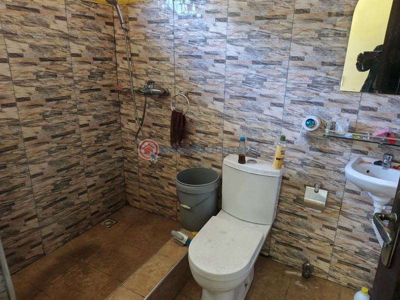7 bedroom House For Sale Achimota Cfc Estate Accra Metropolitan  - 11