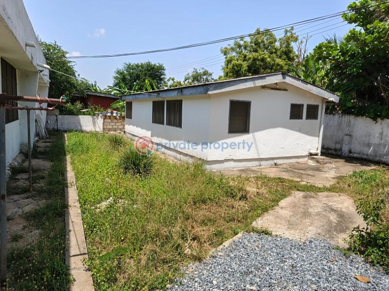 7 bedroom House For Sale Achimota Cfc Estate Accra Metropolitan  - 3