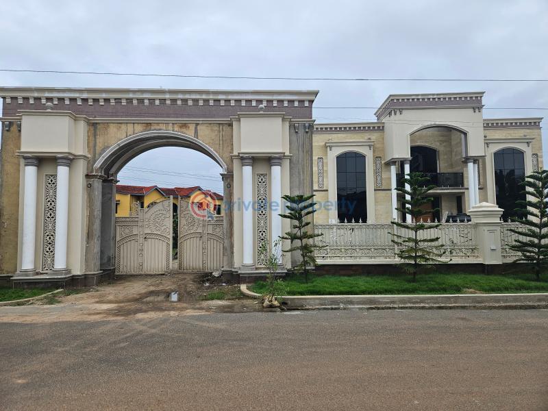 8 bedroom House For Sale Kwabena Bonnie Road Dzorwulu Accra - 4