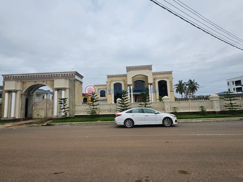 8 bedroom House For Sale Kwabena Bonnie Road Dzorwulu Accra - 2
