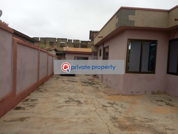 8 bedroom House For Sale &nbsp;breman Ugc Kumasi Metropolitan Ashanti - 3