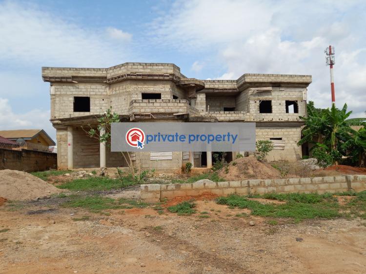 8 bedroom House For Sale &nbsp;owhim Amanfrom On Abrepo Road. Kumasi Metropolitan Ashanti - 10