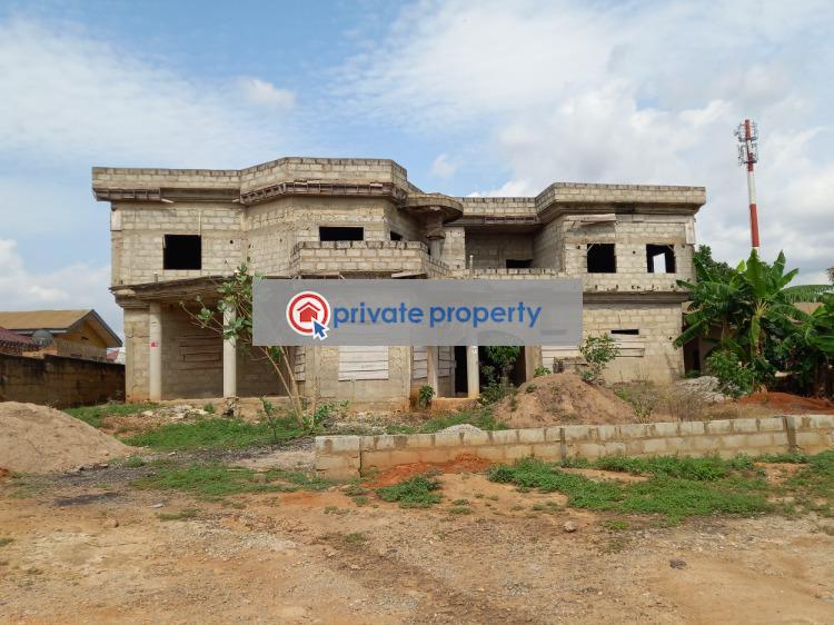 8 bedroom House For Sale &nbsp;owhim Amanfrom On Abrepo Road. Kumasi Metropolitan Ashanti - 1