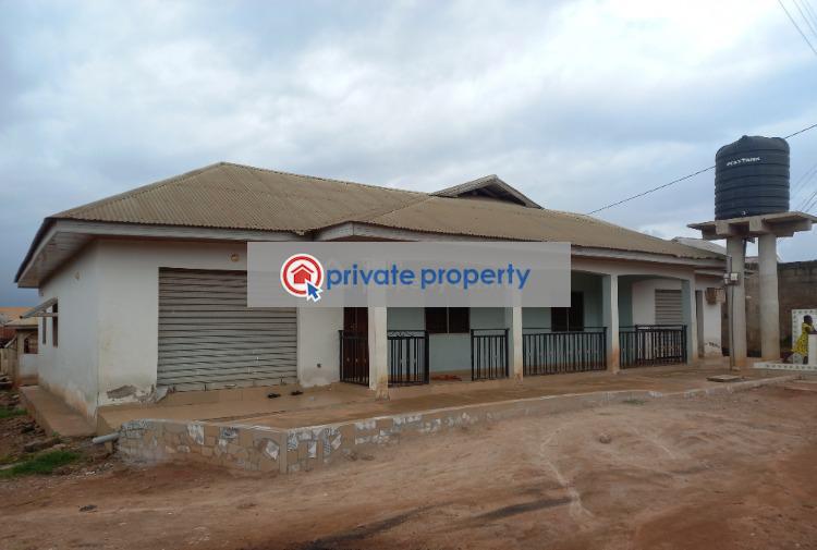 8 bedroom House For Sale &nbsp;akropong On Abuakwa Road. Kumasi Metropolitan Ashanti - 1