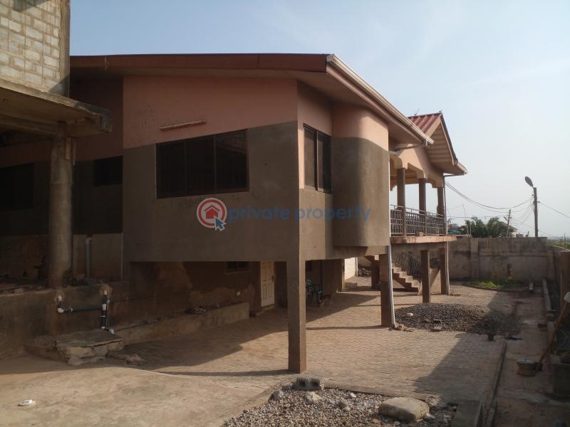 8 bedroom Block of Flats For Sale Pokuase (Pokoasi) Ga West Municipal Accra - 3