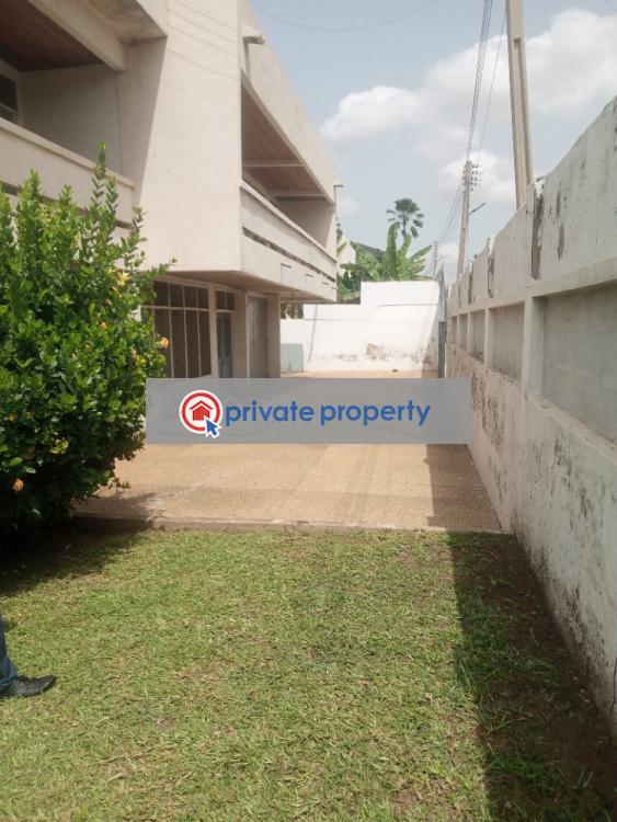 8 bedroom House For Sale &nbsp;adama Akuredza North Dzorwulu Accra - 2