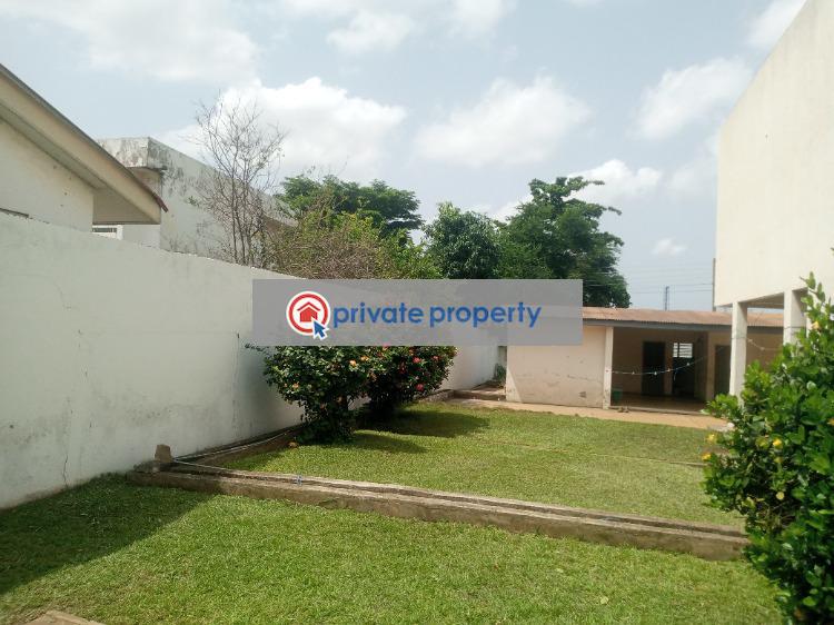 8 bedroom House For Sale &nbsp;adama Akuredza North Dzorwulu Accra - 3