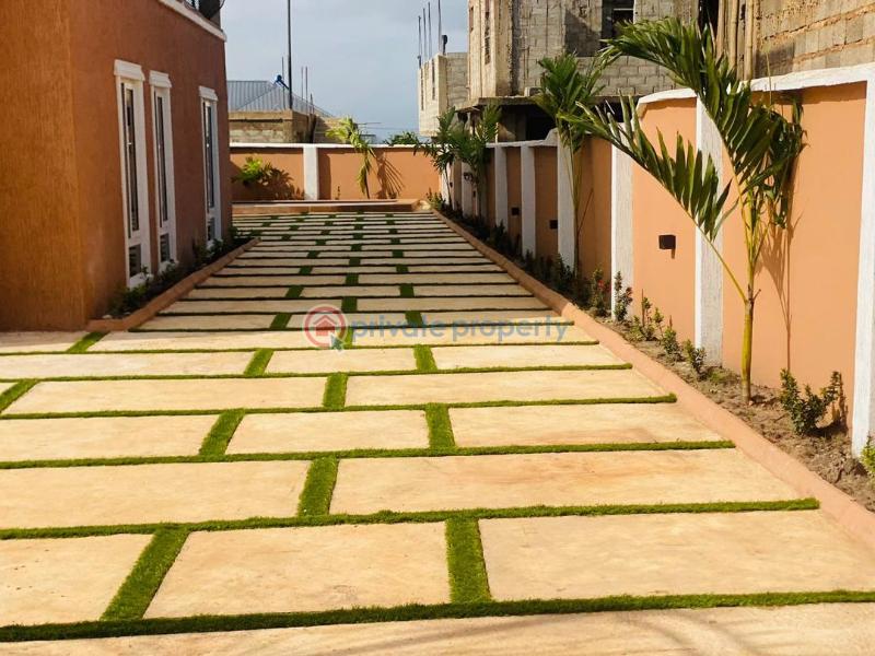 7 bedroom House For Sale comm 25 Tema Accra - 5