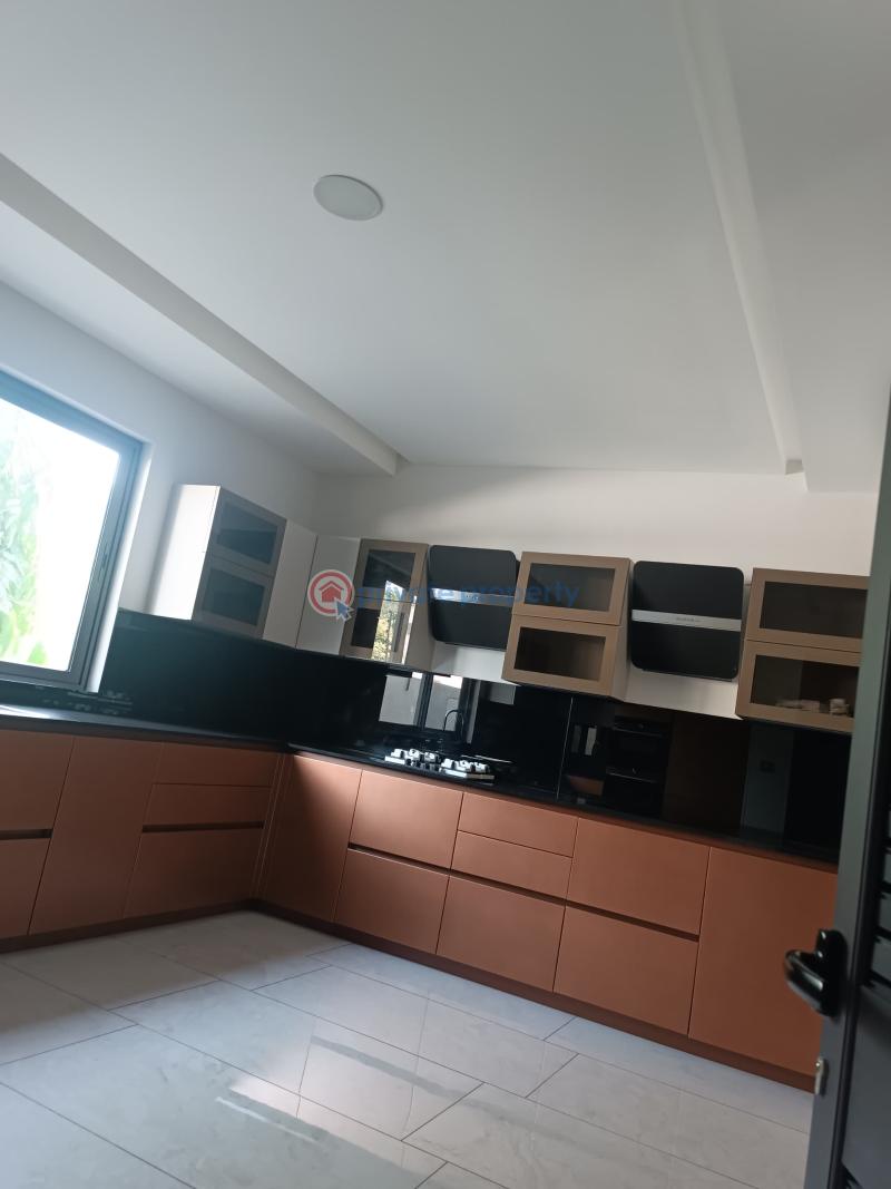 3 bedroom Townhouse For Sale Airport Residential Area Accra - 9