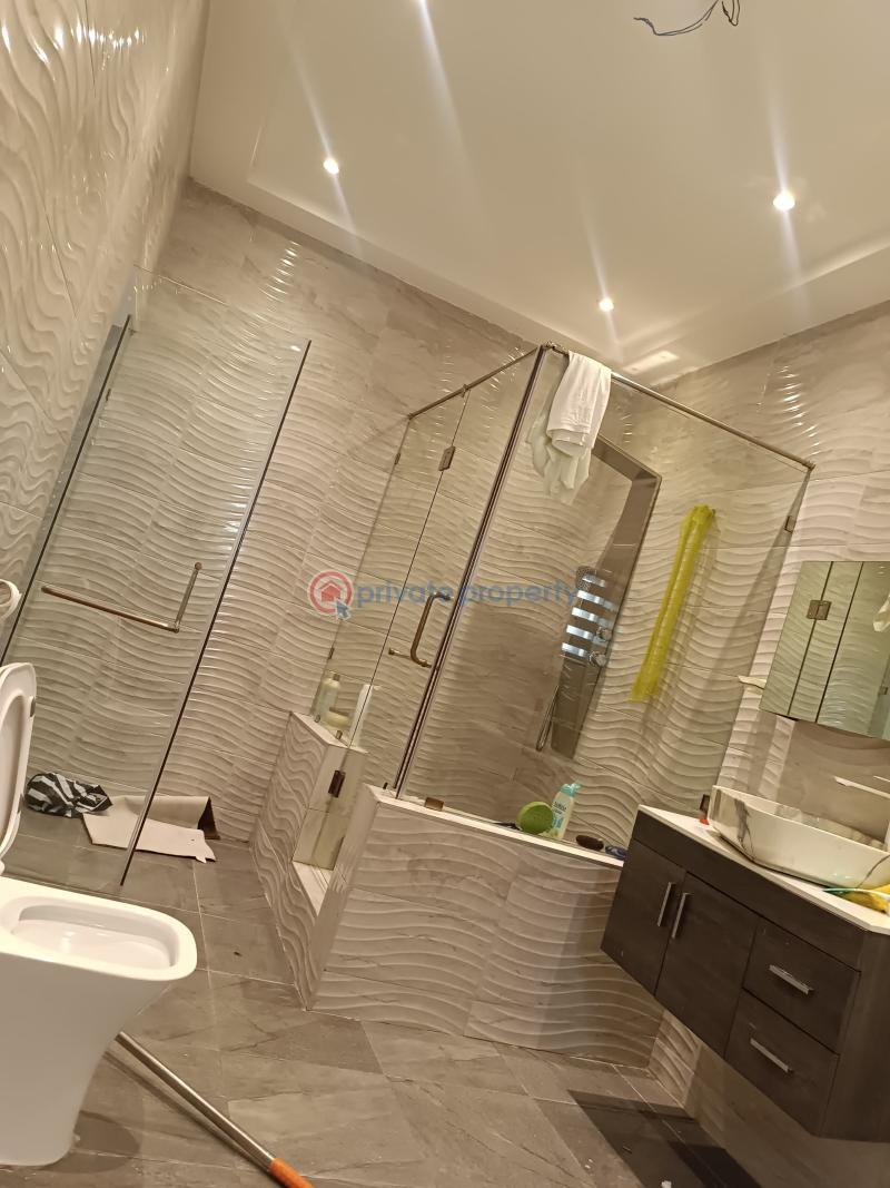 4 bedroom House For Sale Lakeside Estates. Adenta Municipal Accra - 4