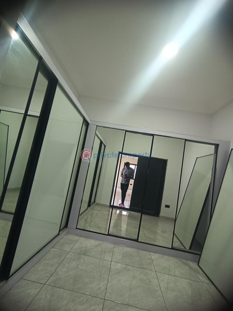 6 bedroom House For Sale East Airport Airport Residential Area Accra - 5