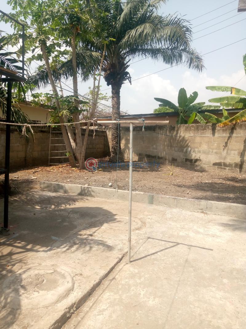 4 bedroom House For Sale Nyaniba Estate Osu Road Accra - 6