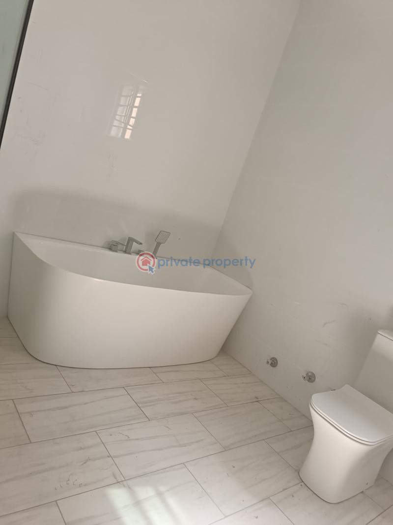 5 bedroom House For Sale Lakeside Estates Adenta Municipal Accra - 12