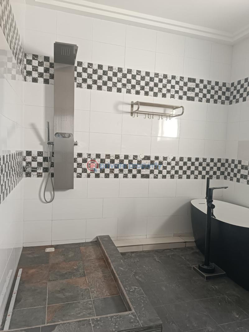 7 bedroom House For Sale East Legon Accra - 0