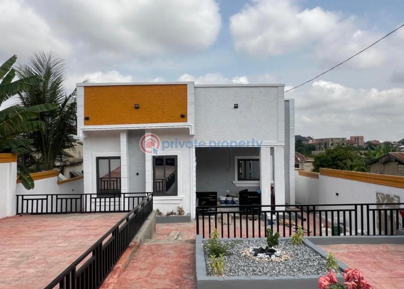 4 bedroom House For Sale Asokore Mampong, Parkoso Main Street Mampong Municipal Ashanti - 0