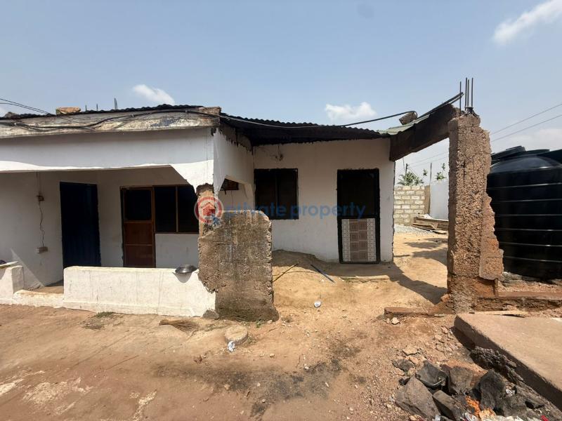 6 bedroom Apartment For Sale Sowutoum Omanjour Sowutuom Ga Central Municipal Accra - 1
