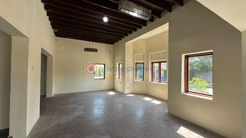 4 bedroom Restaurant / Bar For Rent Osu Papaye Osu Road Accra - 5