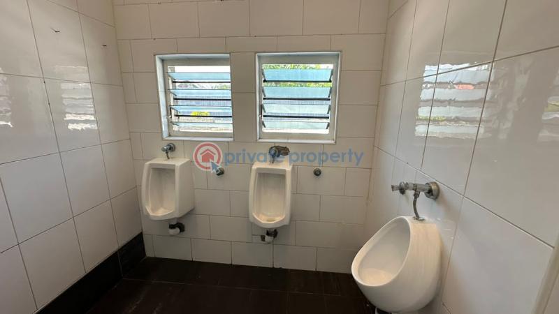 4 bedroom Restaurant / Bar For Rent Osu Papaye Osu Road Accra - 12