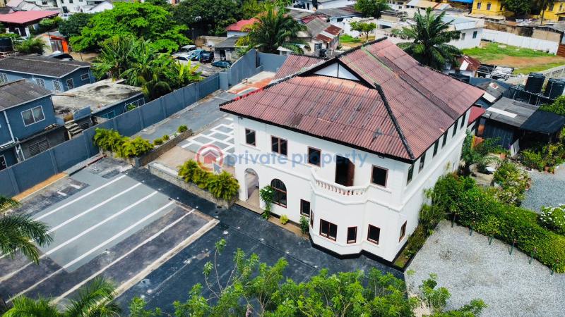 4 bedroom Restaurant / Bar For Rent Osu Papaye Osu Road Accra - 3