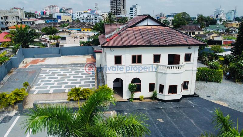 4 bedroom Restaurant / Bar For Rent Osu Papaye Osu Road Accra - 1