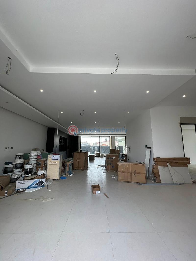 6 bedroom House For Sale Dell International Hospital Enclaves East Legon Accra - 1