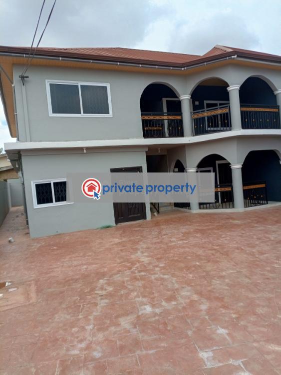 11 bedroom Block of Flats For Sale &nbsp;aplaku Kasoa Awutu-Senya East Central Region - 1