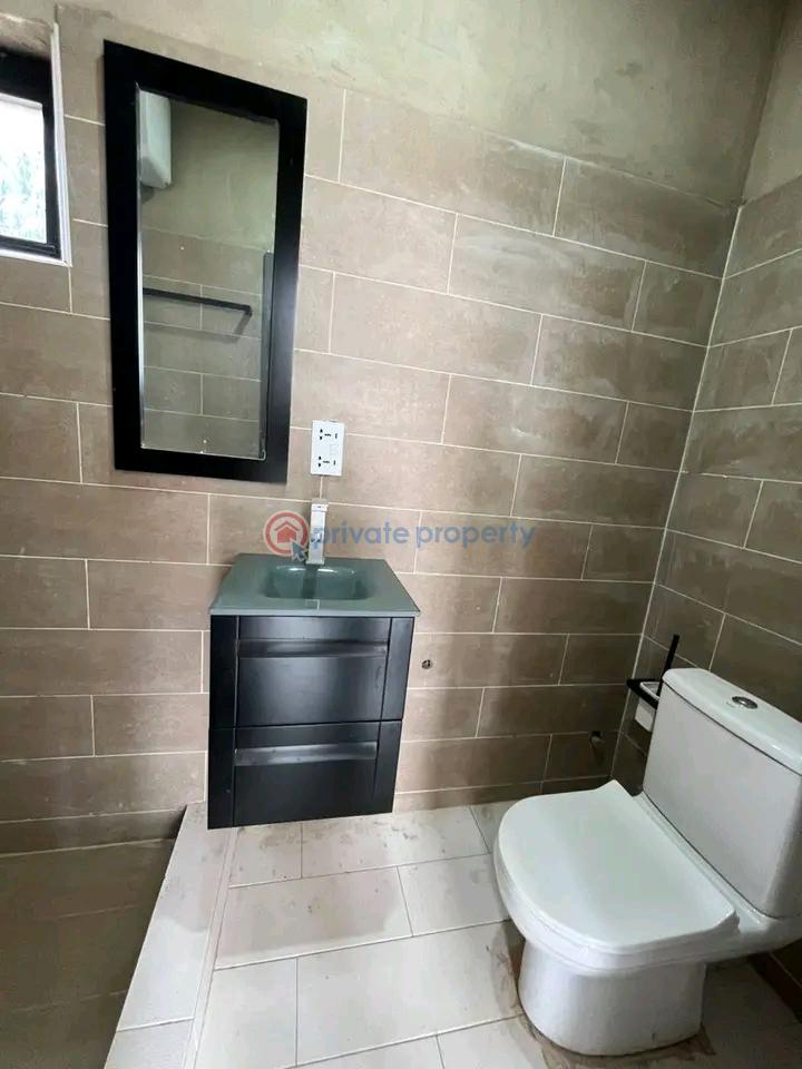 4 bedroom House For Sale Community 25 Tema Accra - 3