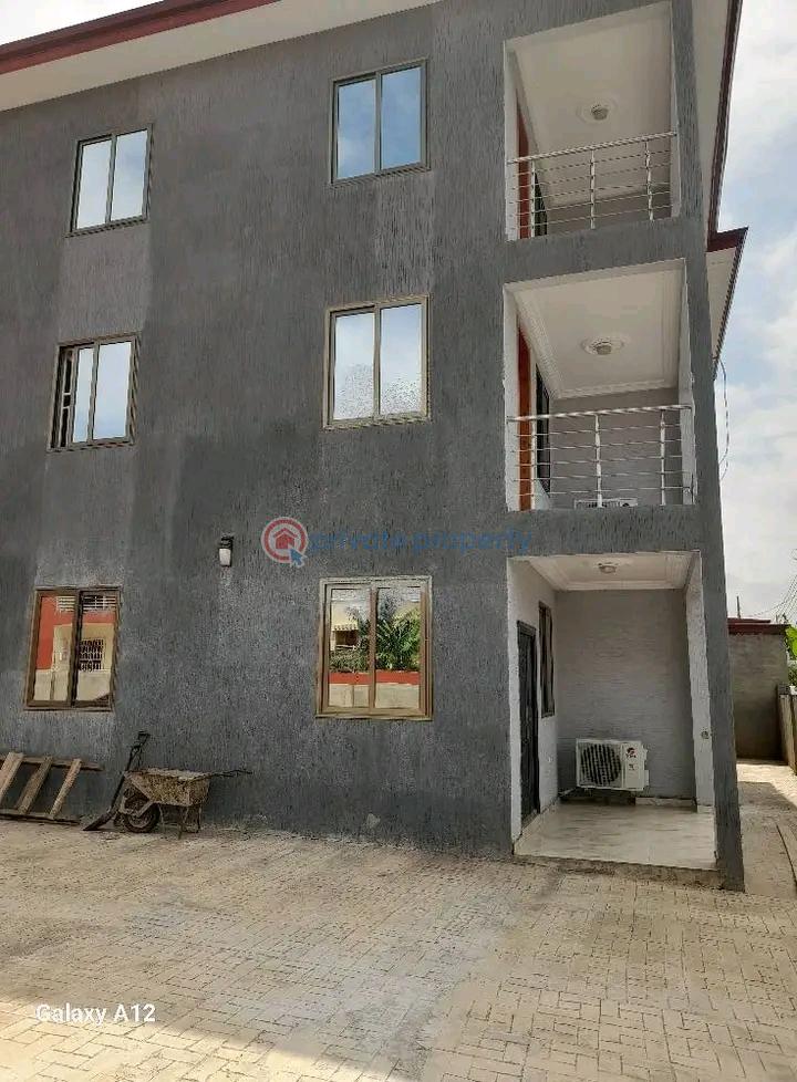 3 bedroom Apartment For Rent East Airport Airport Residential Area Accra - 1