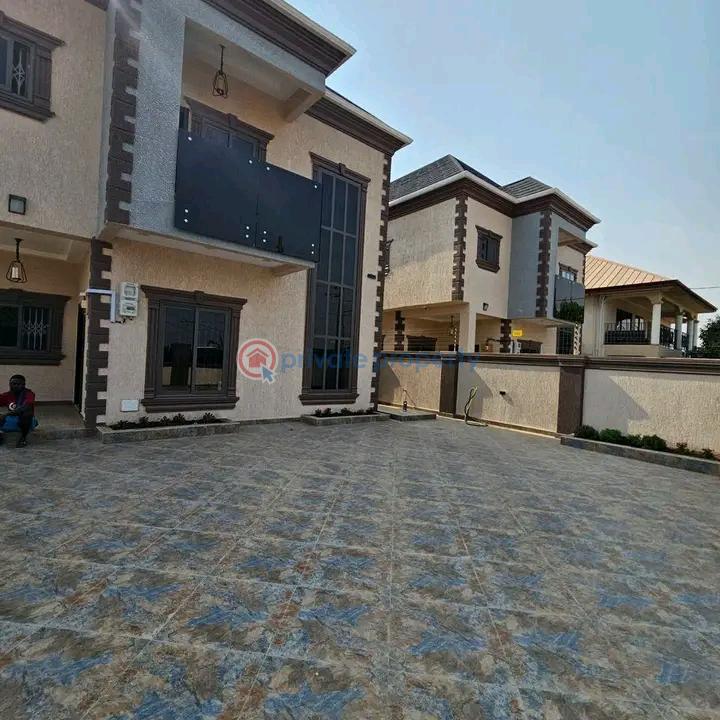 4 bedroom House For Sale Achimota Accra - 0