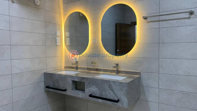 4 bedroom House For Sale Community 25 Tema Accra - 4