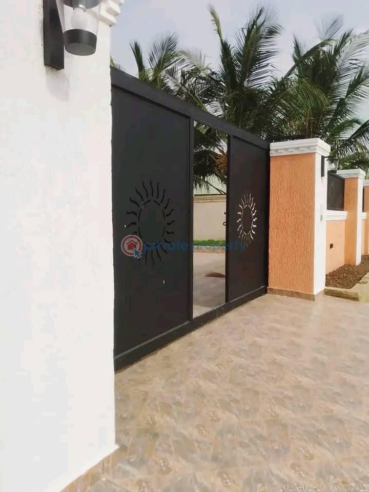 4 bedroom House For Sale Achimota Accra - 4