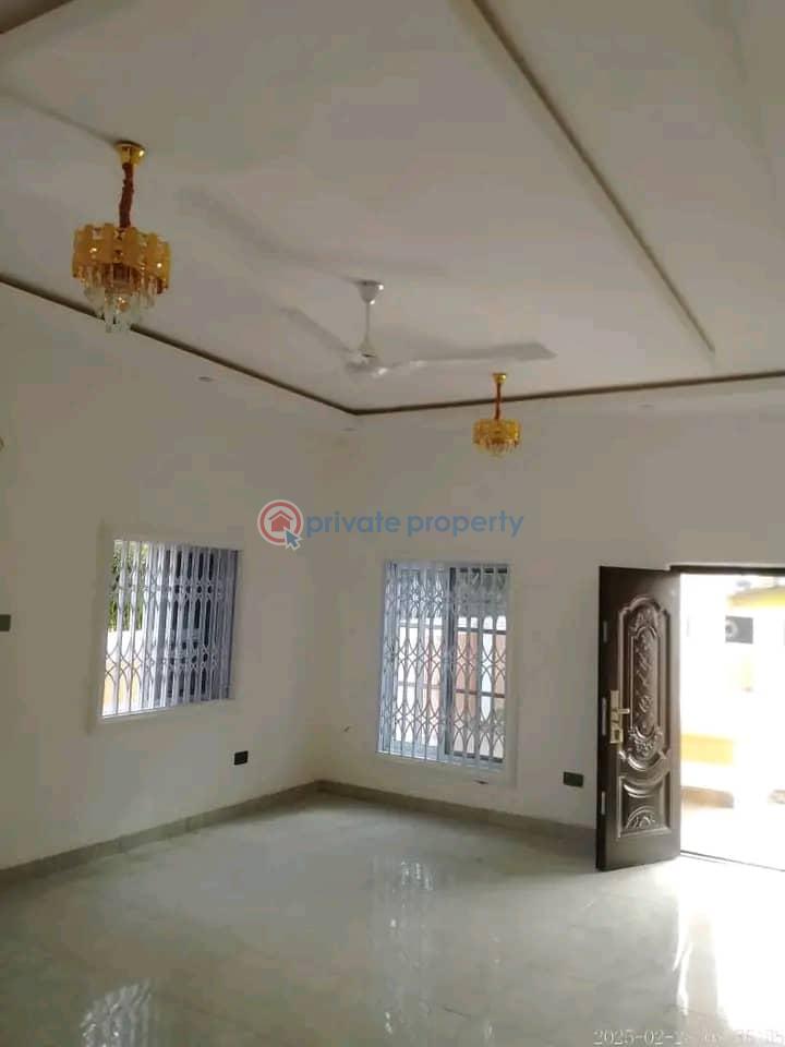 4 bedroom House For Sale Achimota Accra - 3