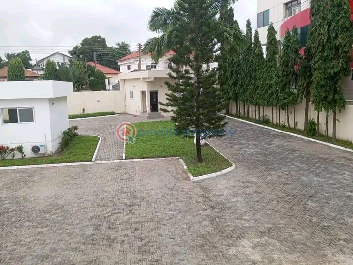 8 bedroom Commercial Property For Rent Airport Residential Area Accra - 11