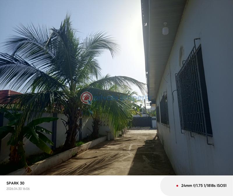 5 bedroom Commercial Property For Sale The Browns Realtor ,osu Oxford Street Osu Road Accra - 8