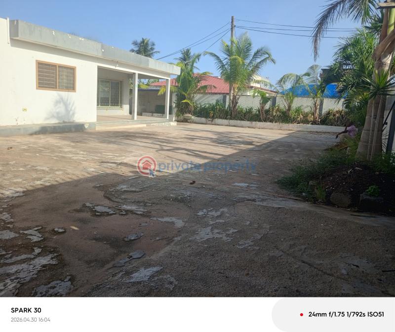 5 bedroom Commercial Property For Sale The Browns Realtor ,osu Oxford Street Osu Road Accra - 4