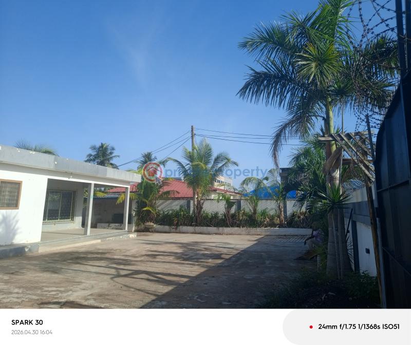 5 bedroom Commercial Property For Sale The Browns Realtor ,osu Oxford Street Osu Road Accra - 1
