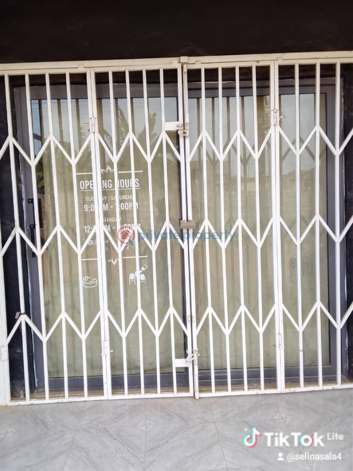 1 bedroom Commercial Property For Rent Tse Addo Goil Filling Statoin Behind The Labadi Trade Fair Center Tse Addo Accra - 3