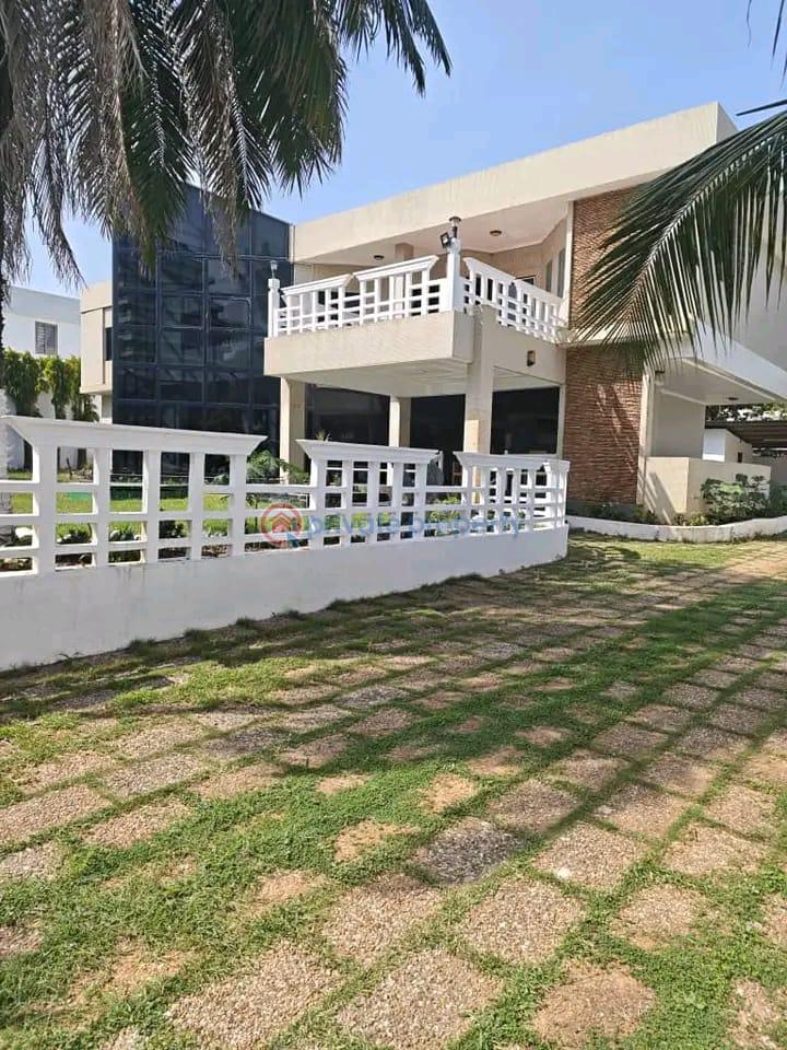 5 bedroom House For Sale Airport Residential Area Accra - 3