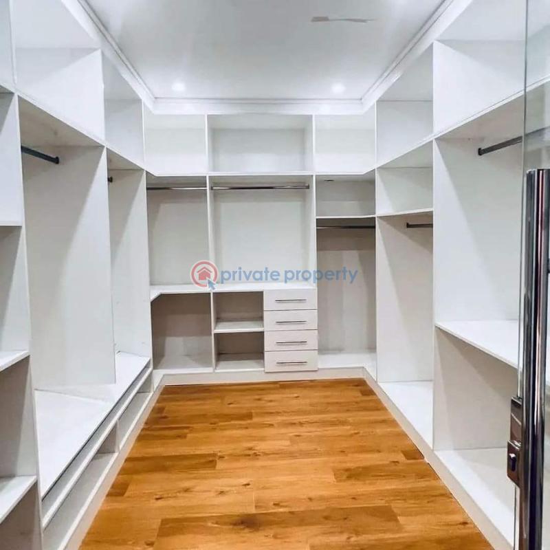 8 bedroom House For Sale Accra Ghana Cantonments  - 7