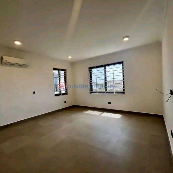 5 bedroom Townhouse For Sale East Airport Airport Residential Area Accra - 1