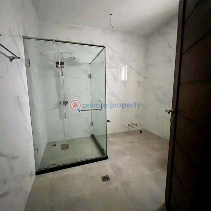 5 bedroom Townhouse For Sale East Airport Airport Residential Area Accra - 2