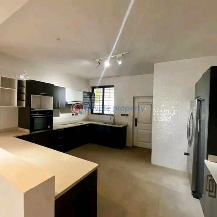 5 bedroom Townhouse For Sale East Airport Airport Residential Area Accra - 3