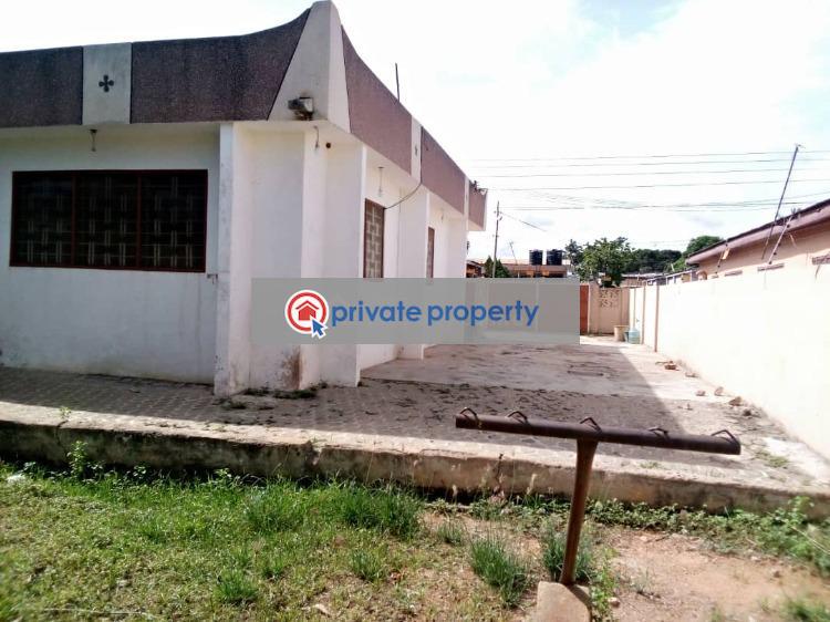 3 bedroom Detached Bungalow For Rent dansoman Roundabout Accra