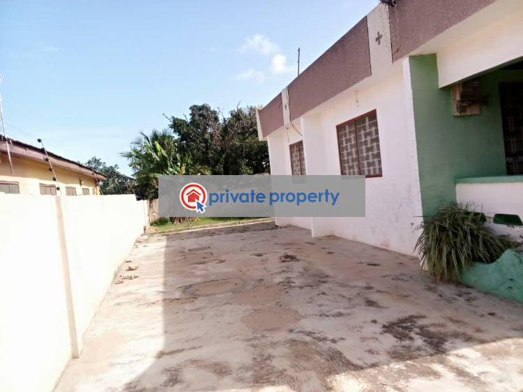 3 bedroom Detached Bungalow For Rent dansoman Roundabout Accra