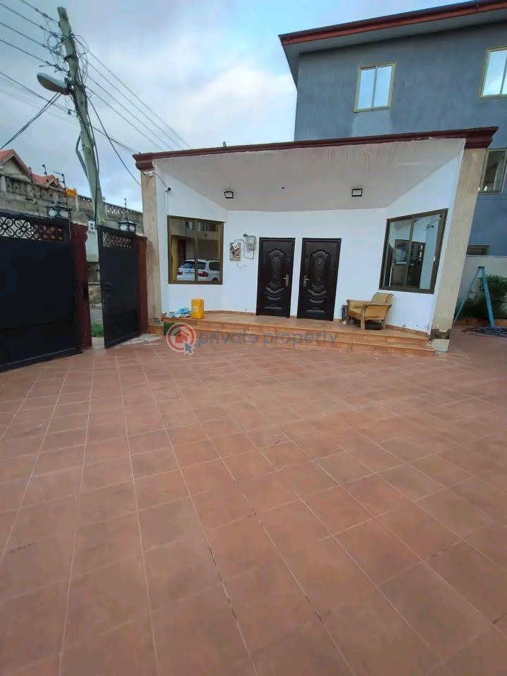 3 bedroom Apartment For Rent East Airport Airport Residential Area Accra - 4