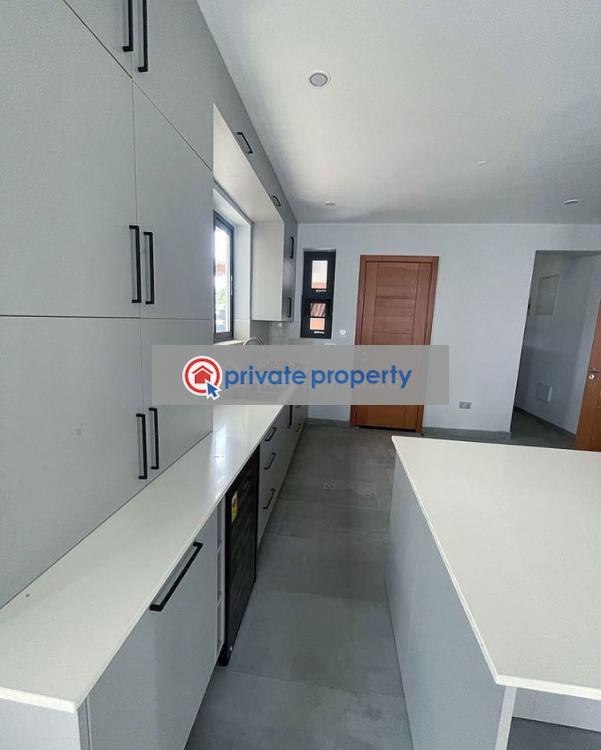 4 bedroom Detached Duplex For Sale &nbsp;tseaddo High Street East Airport Airport Residential Area Accra - 4