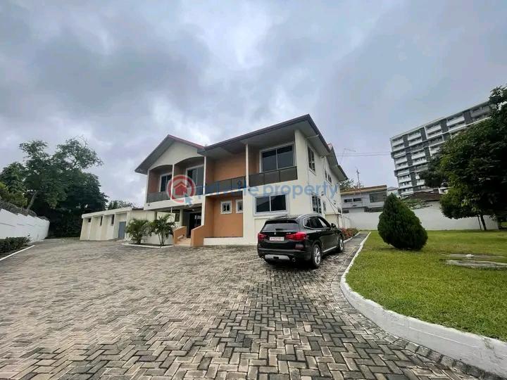 8 bedroom House For Rent Osu Accra - 1