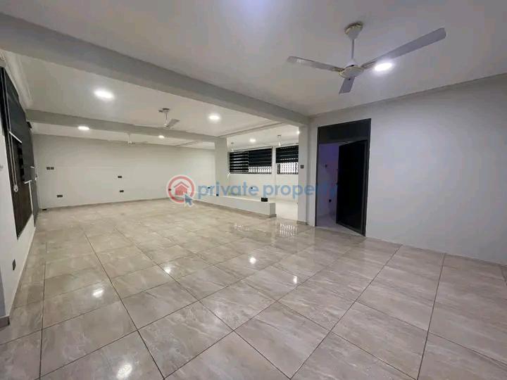8 bedroom House For Rent Osu Accra - 9
